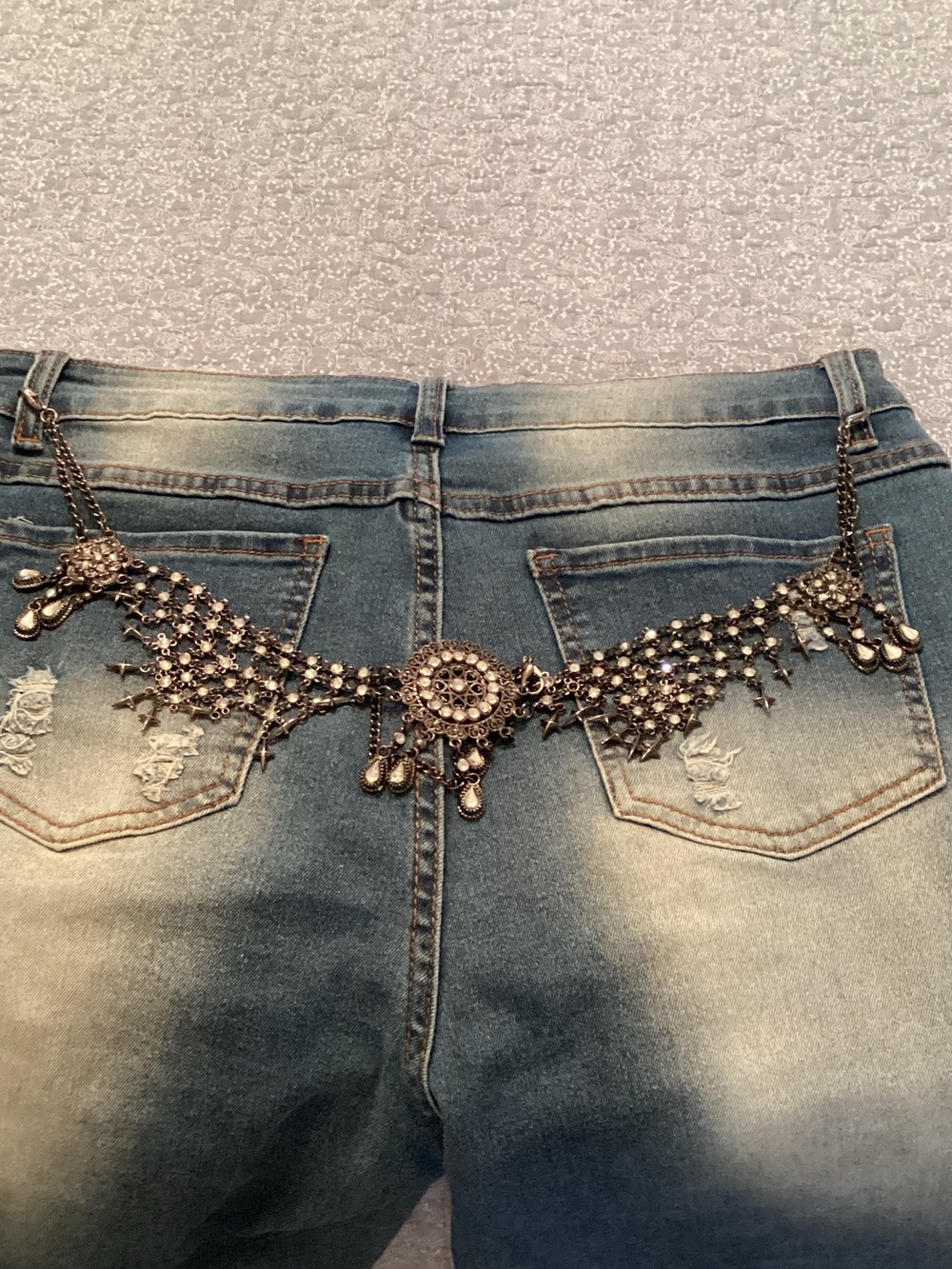 Women’s Belt To Enhance Jeans